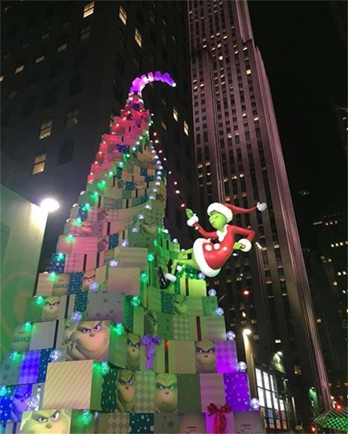 为了推广电影,竟然搞了一个不是圣诞树胜似圣诞树的美陈设计