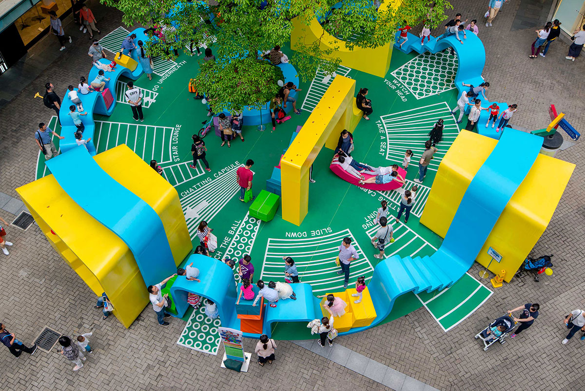 以互动为主导的美陈设计更能吸引游客驻留,同样也带动了周围的商圈