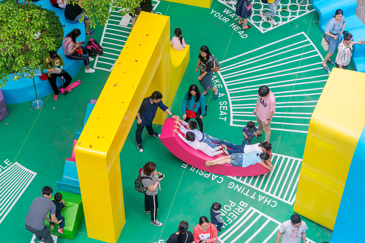 以互动为主导的美陈设计更能吸引游客驻留,同样也带动了周围的商圈