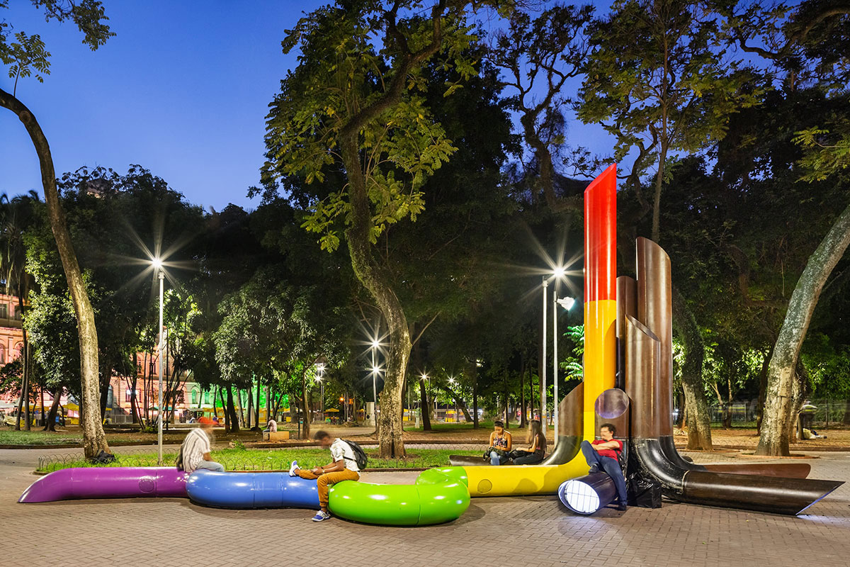 这个美陈设计能听故事，你愿意来这里诉说你们的故事吗？