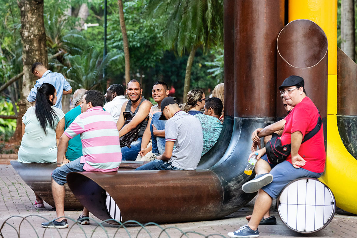 这个美陈设计能听故事，你愿意来这里诉说你们的故事吗？