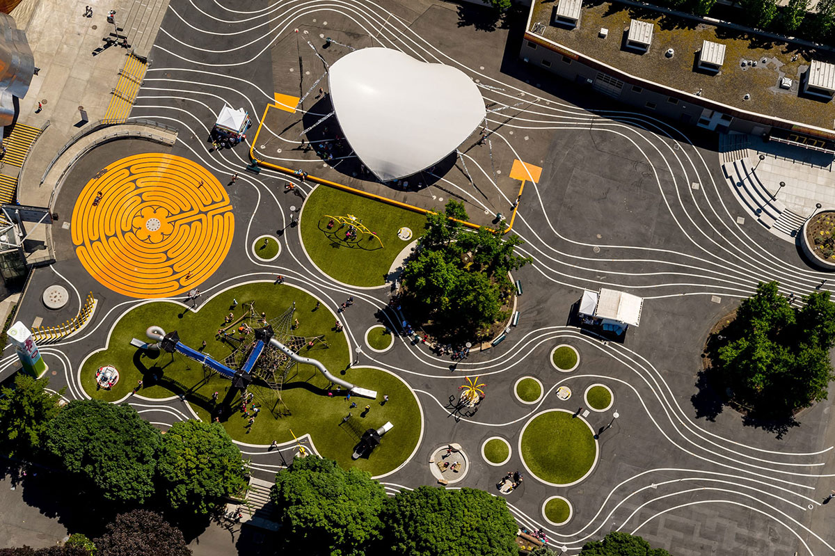 如此包容性的互动装置设计，怎不叫孩子们欢声笑语，都玩疯了吧