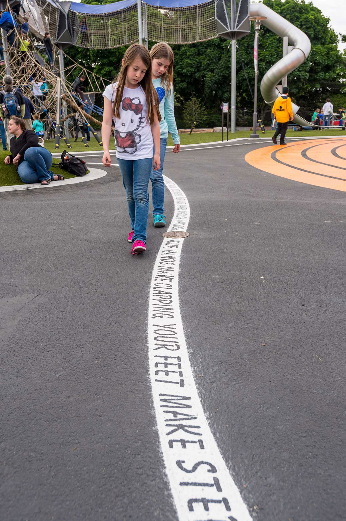 如此包容性的互动装置设计，怎不叫孩子们欢声笑语，都玩疯了吧 美陈网站 美陈前沿 