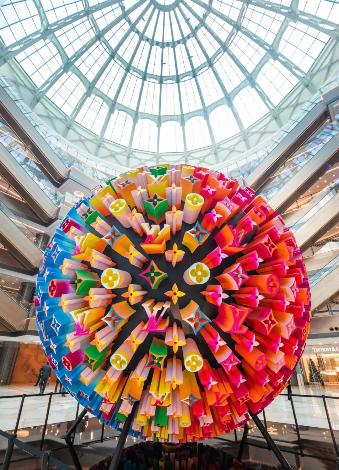 华灯初上，这个商场美陈就是最美灯海，邀你见证新浪漫