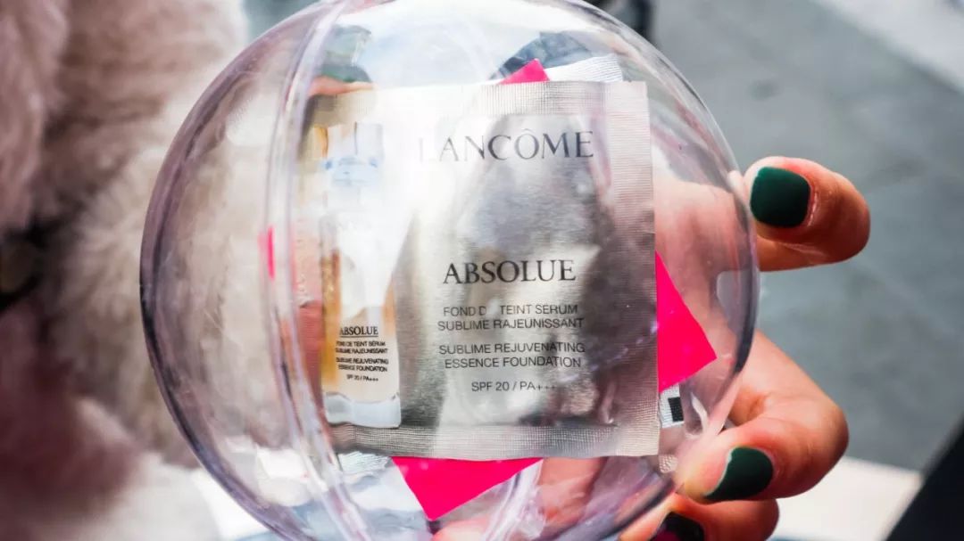 巴黎铁塔刷亮了魔都的圣诞美陈设计，粉嫩造型浪漫一圣诞 美陈网站 美陈前沿 