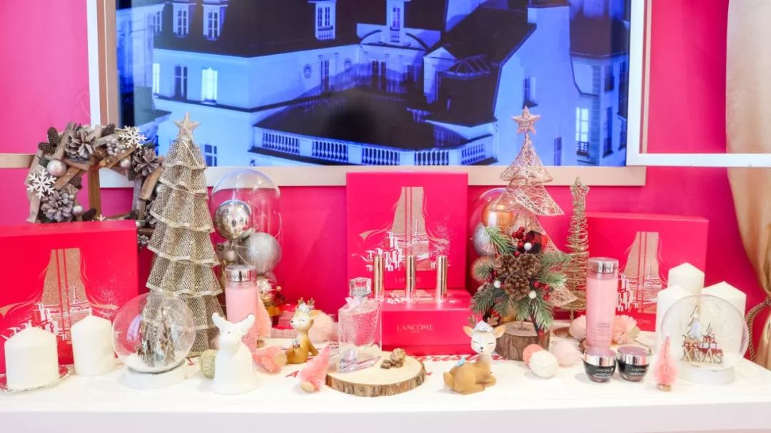 巴黎铁塔刷亮了魔都的圣诞美陈设计，粉嫩造型浪漫一圣诞 美陈网站 美陈前沿 