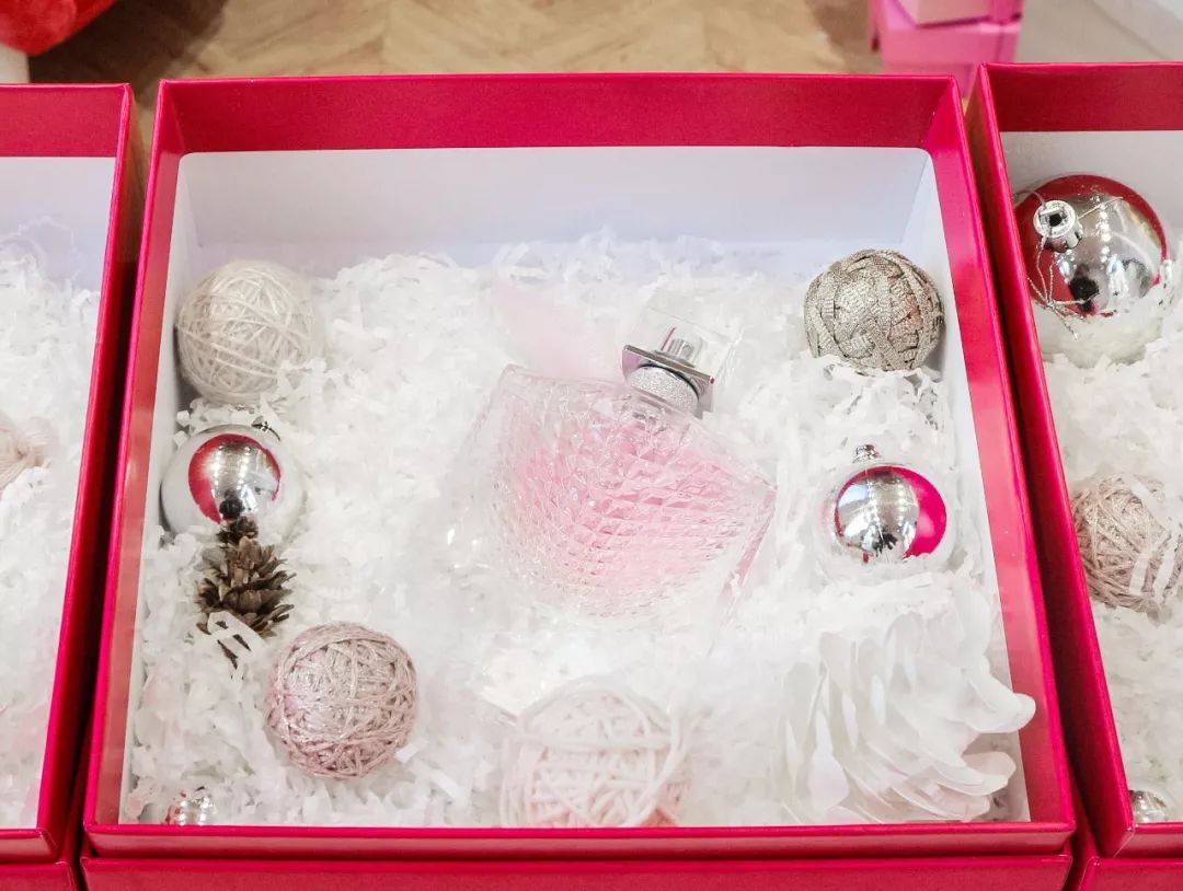 巴黎铁塔刷亮了魔都的圣诞美陈设计，粉嫩造型浪漫一圣诞 美陈网站 美陈前沿 