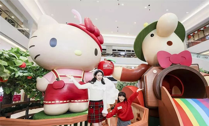 Hello Kitty携手Müllerchen萌爆登场，刷新圣诞美陈新体验 美陈网站 美陈前沿 