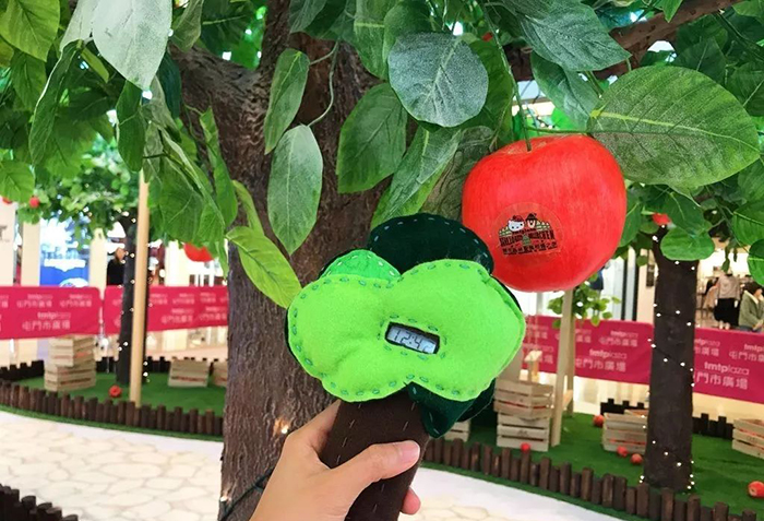 Hello Kitty携手Müllerchen萌爆登场，刷新圣诞美陈新体验 美陈网站 美陈前沿 