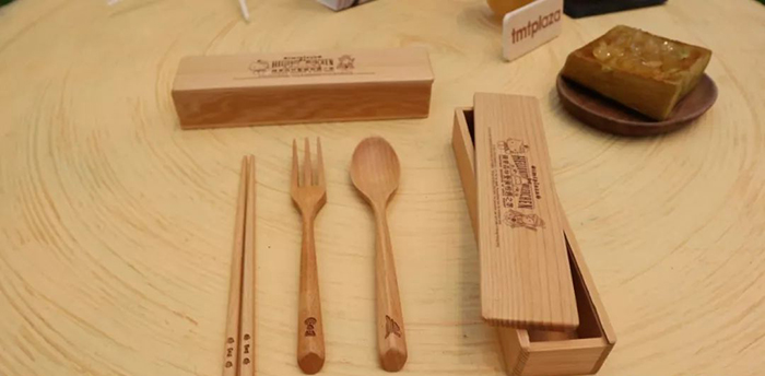 Hello Kitty携手Müllerchen萌爆登场，刷新圣诞美陈新体验 美陈网站 美陈前沿 