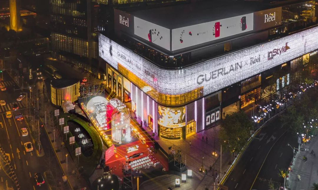 点亮新年,这个品牌的美陈设计装置也太亮眼了吧