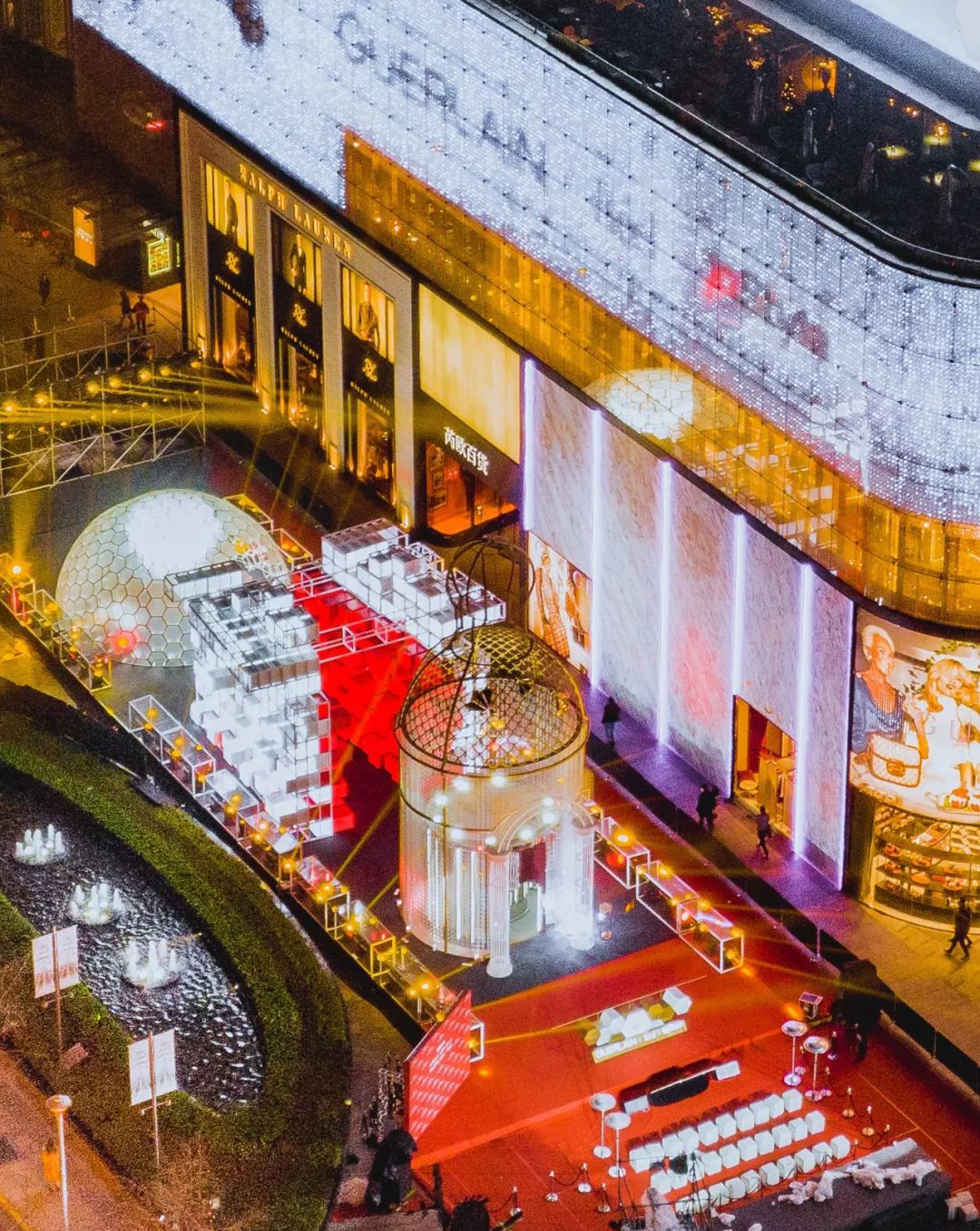 点亮新年,这个品牌的美陈设计装置也太亮眼了吧