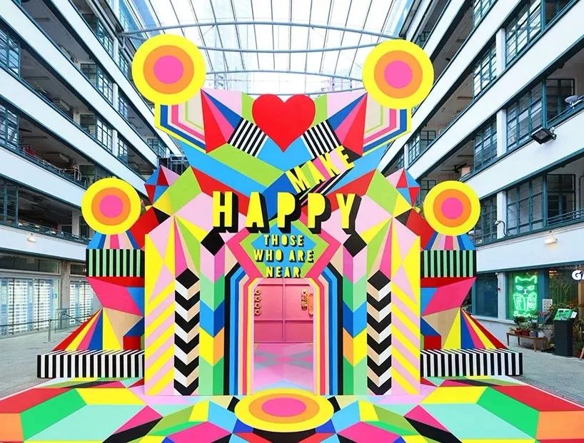 色彩斑斓的快闪店展览活动灵动了整个区域，也带来了意想不到的惊喜