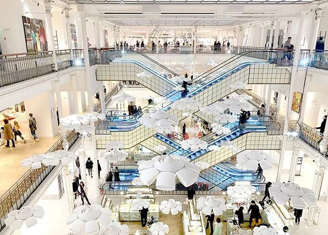 这样一个空中的展览活动艺术设计将老商场一跃成为魔幻乐园