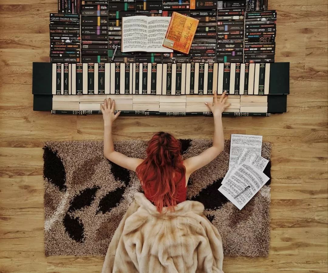 书中自有黄金屋,会展活动现场策划个书本的拍照打卡点也能黄金万两吧