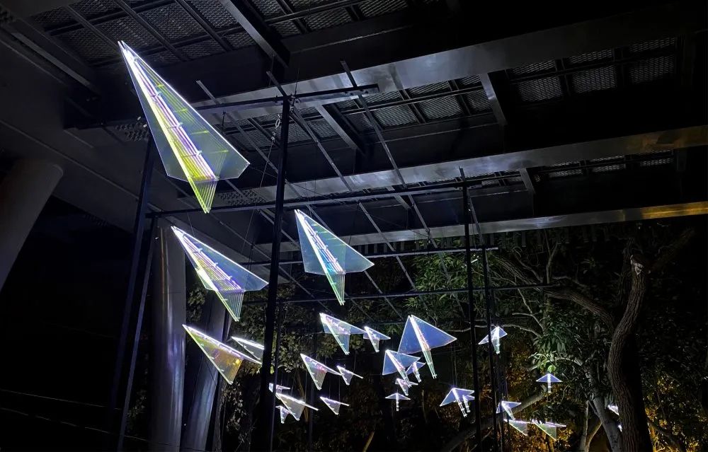 台湾艺术会展活动的这个逐梦飞翔装置唤起了我们童年的记忆