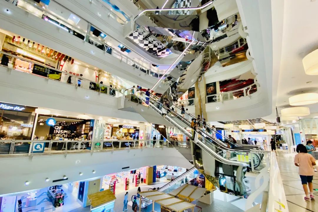 星巴克美人鱼艺术主题展览活动装置的茶云很萌萌哒