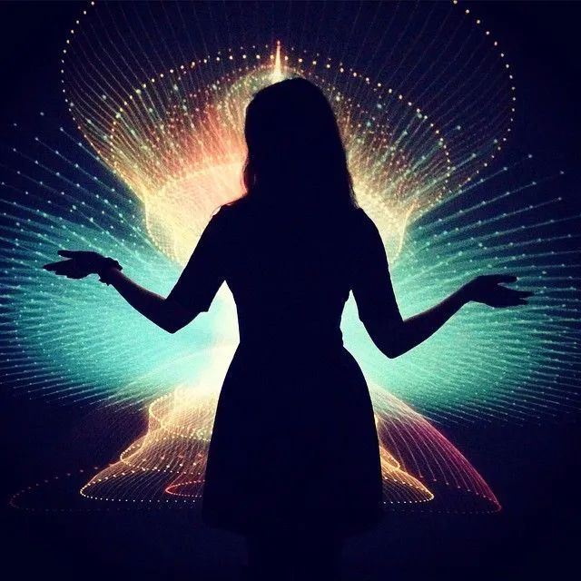 听说这个时空交互式展览活动策划的装置看起来像膜的洞穴