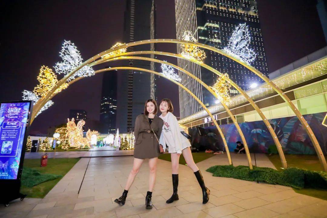 与「闪·森寻光之旅」展览活动策划的奇珍异兽同追寻万物之源