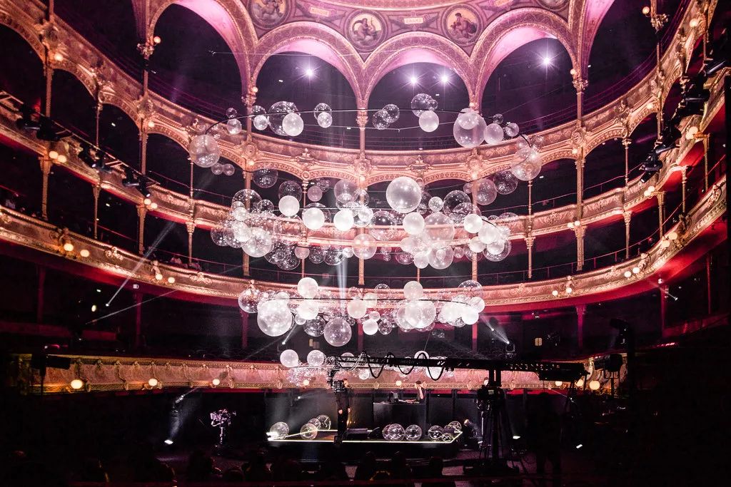 法国巴黎夏特莱大剧院的这个艺术活动装置策划美翻了！