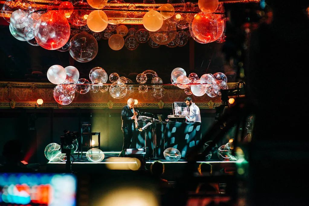 法国巴黎夏特莱大剧院的这个艺术活动装置策划美翻了！