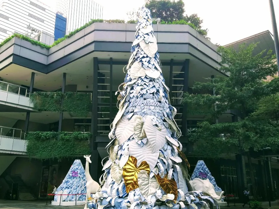 XMAS耶诞奇幻之森主题圣诞活动策划美陈设计，17米雪白圣诞树超美