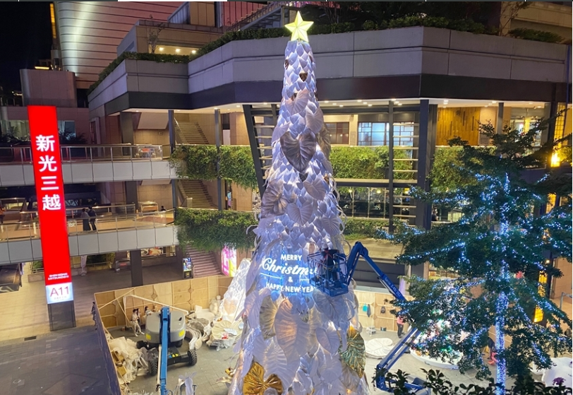 XMAS耶诞奇幻之森主题圣诞活动策划美陈设计，17米雪白圣诞树超美