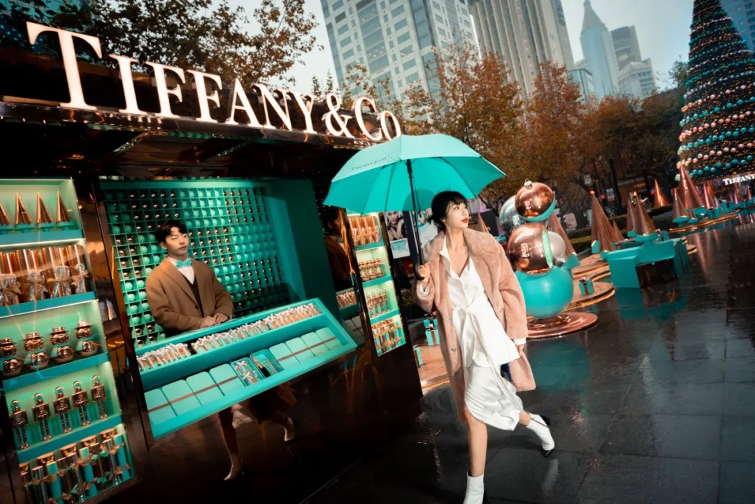 Tiffany圣诞树正式亮灯,蓝色礼盒解锁圣诞活动策划赢惊喜