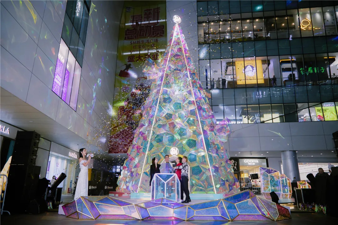 厦门SM幻彩圣诞主题展览活动策划16米宝石般圣诞树闪闪惹人爱