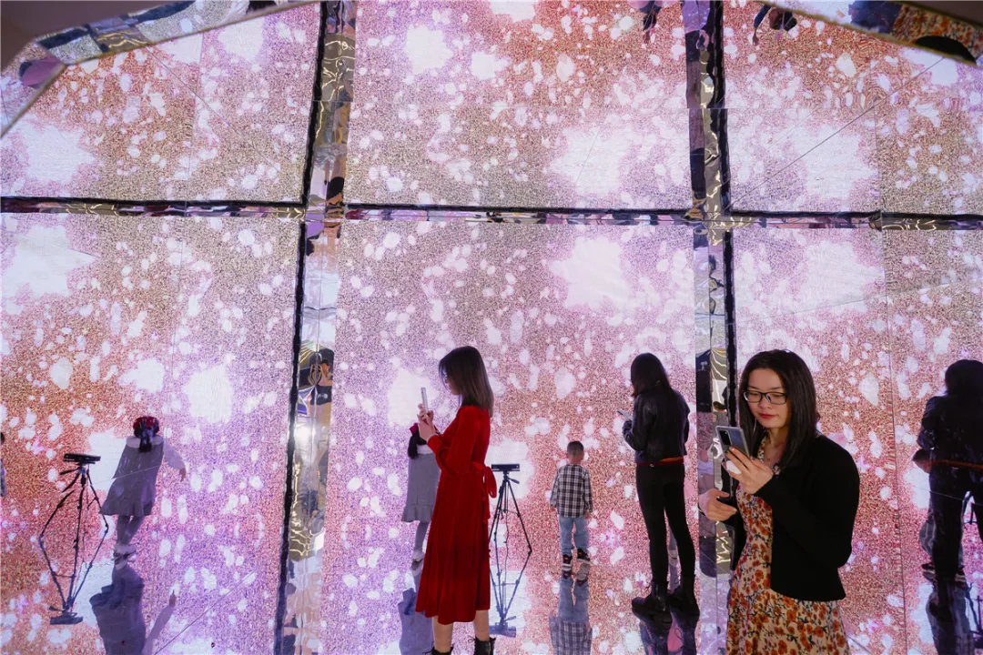 厦门SM幻彩圣诞主题展览活动策划16米宝石般圣诞树闪闪惹人爱